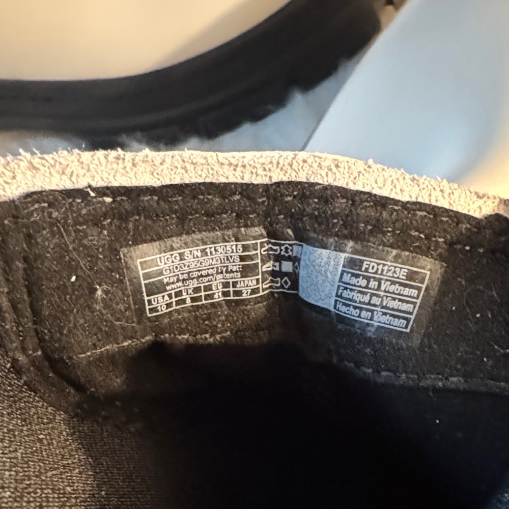 NWOT UGG Ashton Chelsea Ankle Boots Off White/Black size 10 - Picture 7 of 11